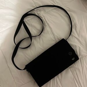 Lululemon crossbody purse! Used once in great shape 🤍